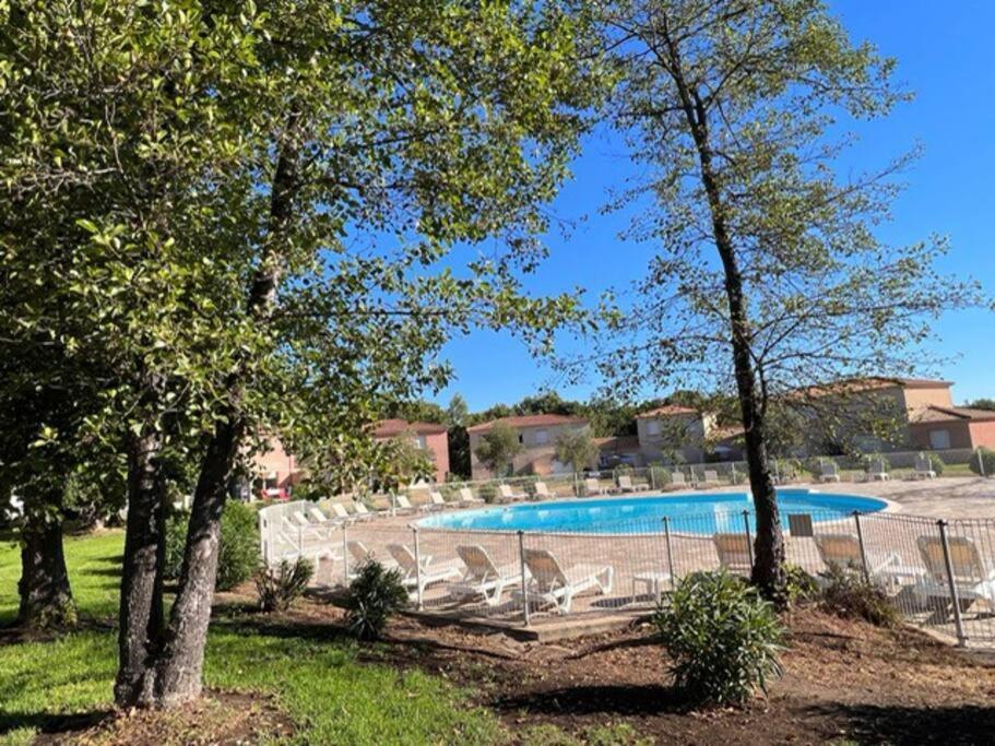 Avec Terrasse Et Vue Piscine, Proche Vakantiehuis *
